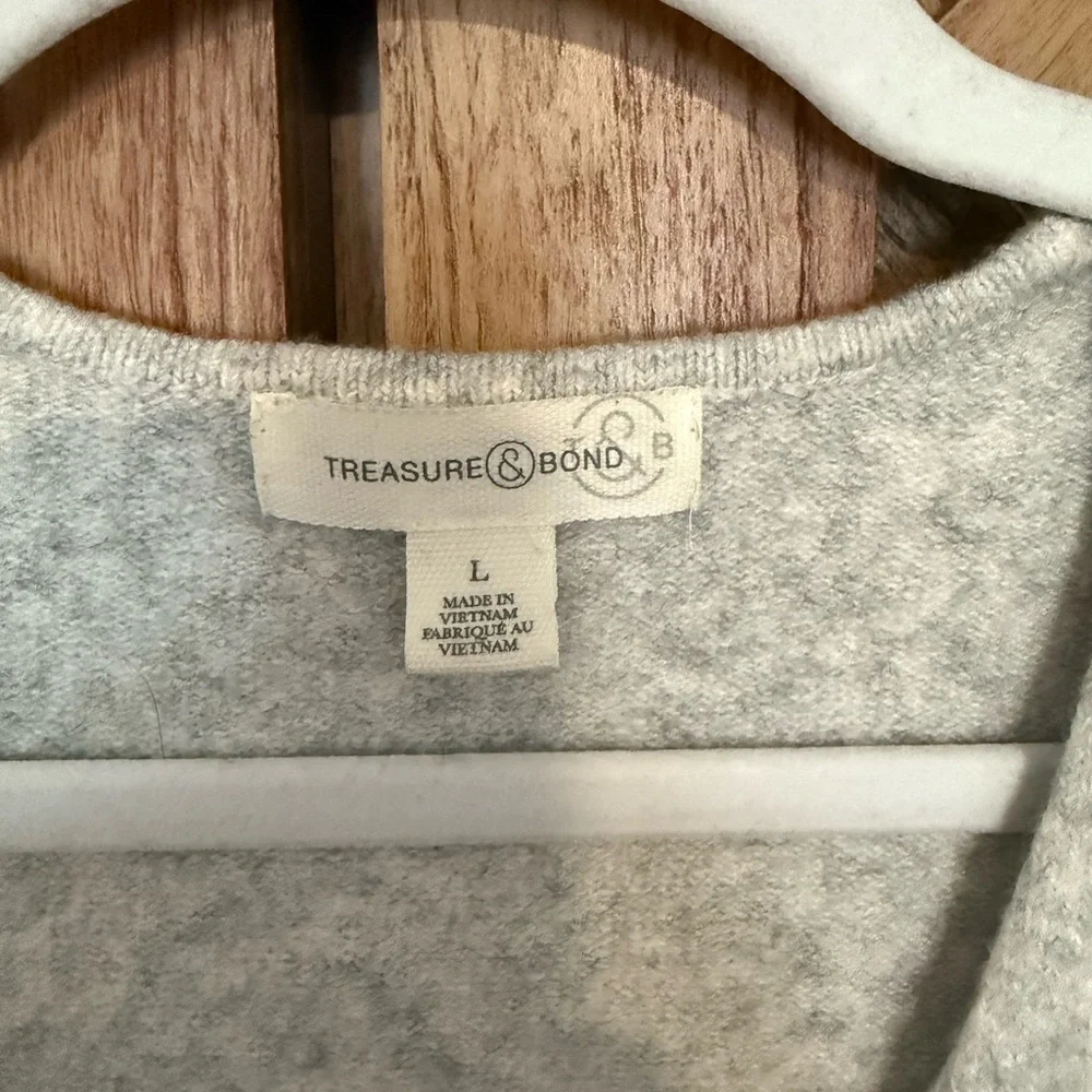 Treasure & Bond Gray V-Neck Sweater Soft Knit - Picture 2 of 4